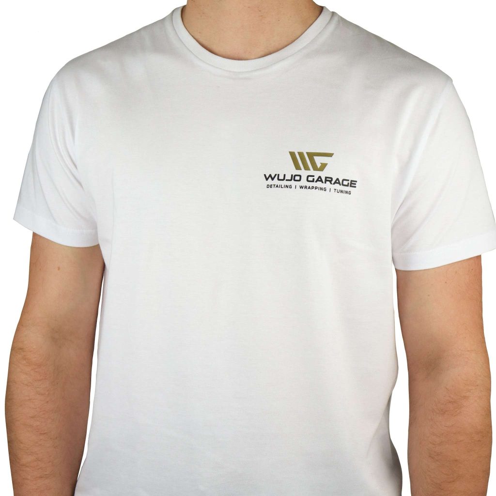 Biała, bawełniana koszulka reklamowa z nadrukowanym logo Wujo Garage